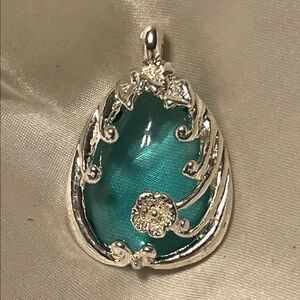 Elegant Silver and Teal Pendant Necklace